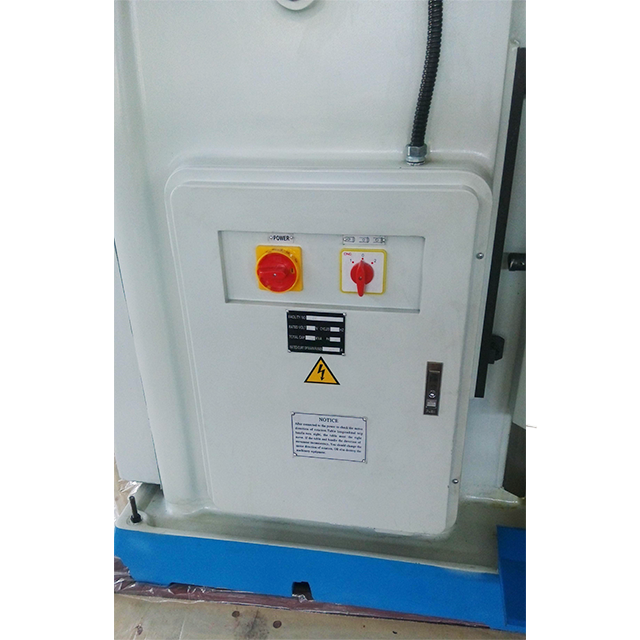 Knee Type Milling Machine